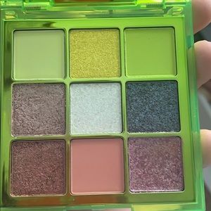 Huda nude neon palette